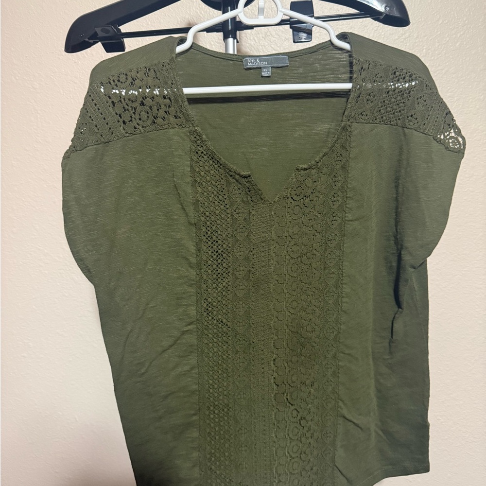 89th & Madison Forest Green Lace Accent‎ Blouse